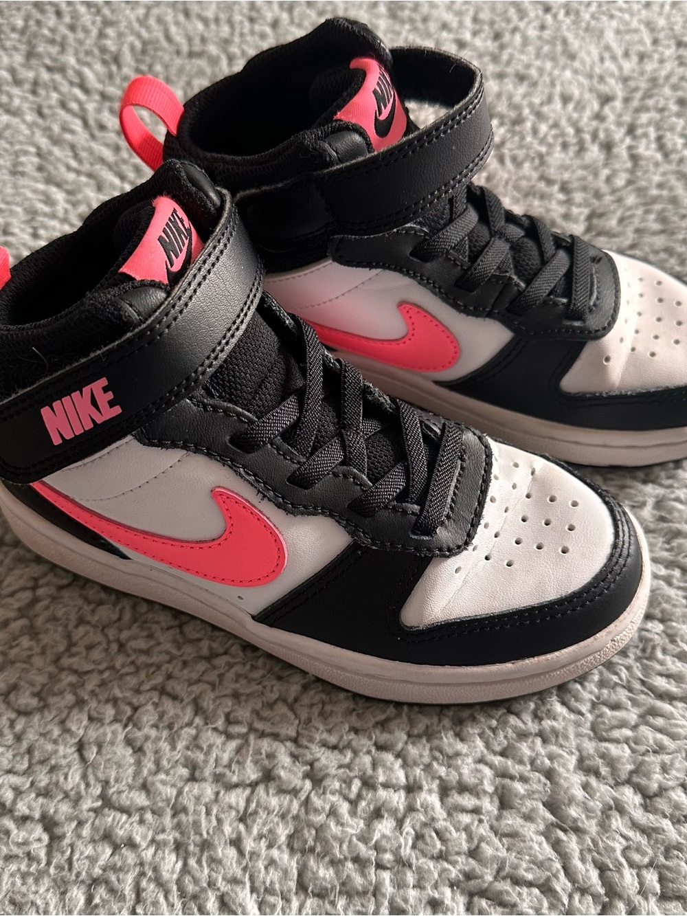 Nike Kids High-Top Sneakers in Black/White/Pink